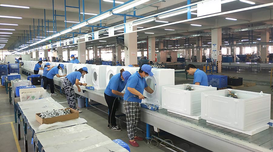 高效率！員工們忙碌地開(kāi)展巴西客戶的衣物烘干機(jī)生產(chǎn)工作