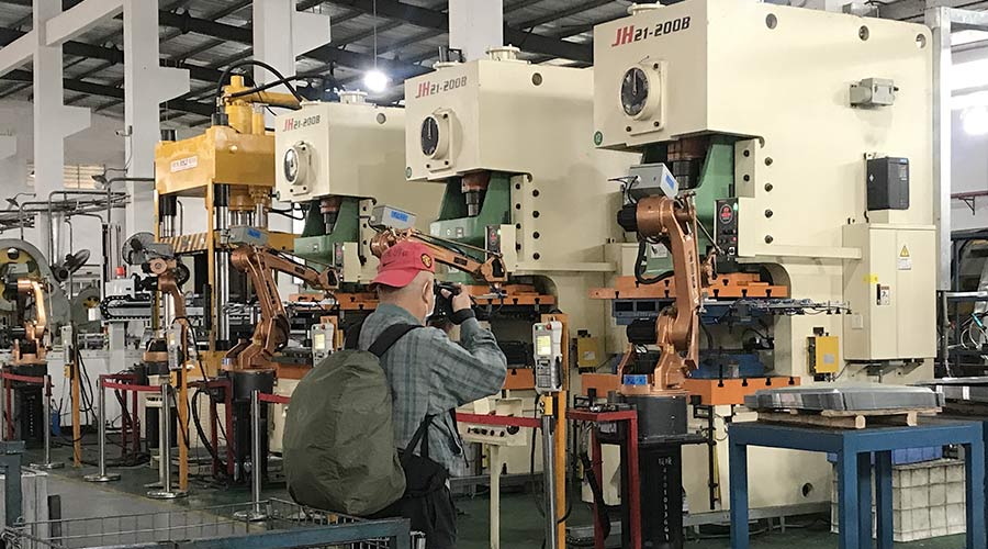 江門市攝影協(xié)會蒞臨金環(huán)電器拍攝交流  用鏡頭見證實力！