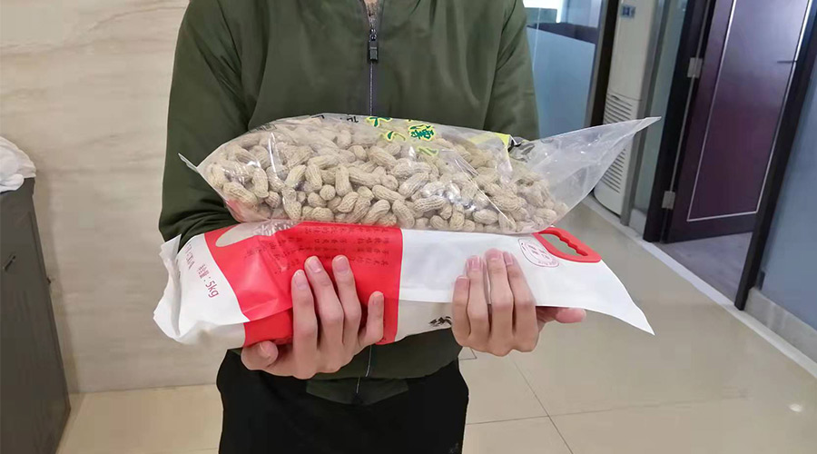 新春關(guān)懷 禮滿(mǎn)情暖！金環(huán)電器給員工發(fā)年貨