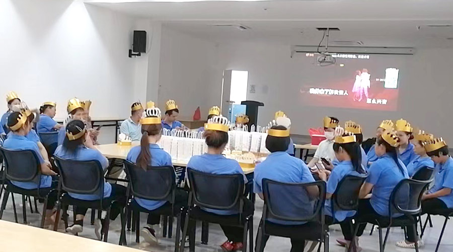 歡聚一堂 溫暖相伴！金環(huán)電器舉辦9月員工生日會